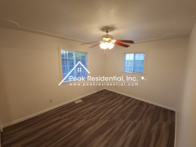 Building Photo - Nice 3bd/1.5 ba Carmichael Home With RV Access!