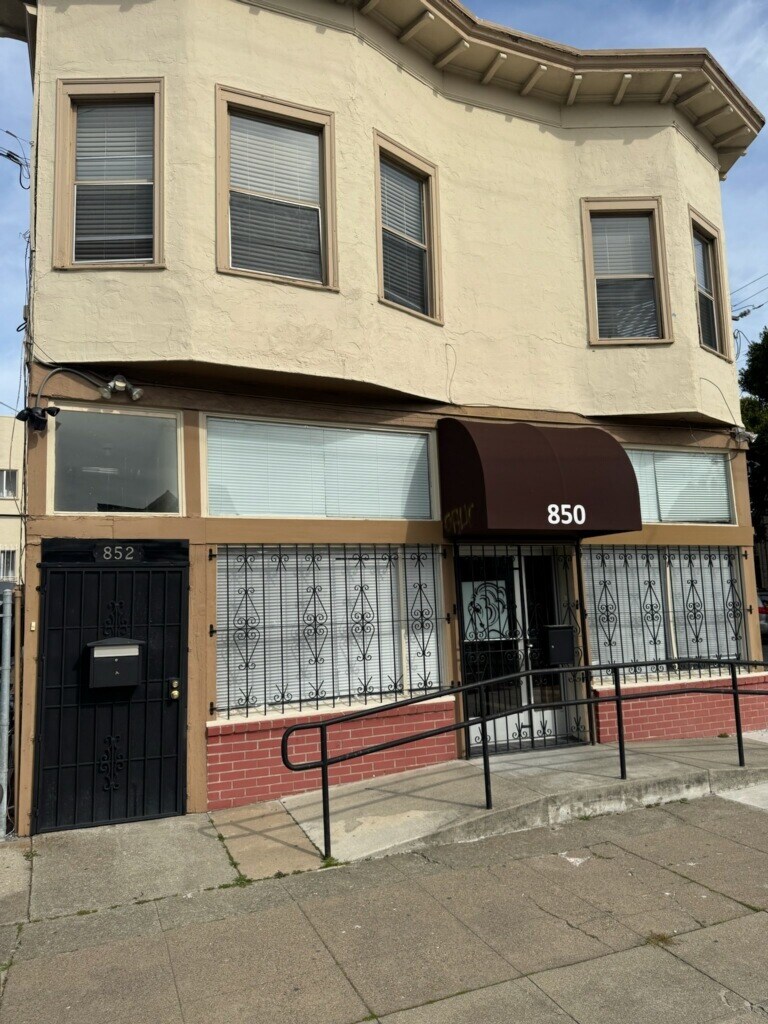 Building Photo - 852 55th St