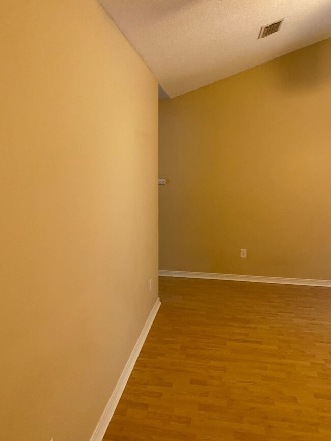 Building Photo - Contact Peggy 501 676 1758