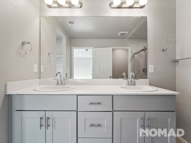 Building Photo - 6112 N Lisbon St