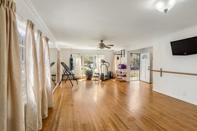 Building Photo - 1429 Ellsmere Ave