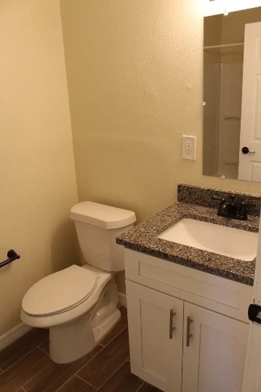 Building Photo - 106 E Rhodes Dr