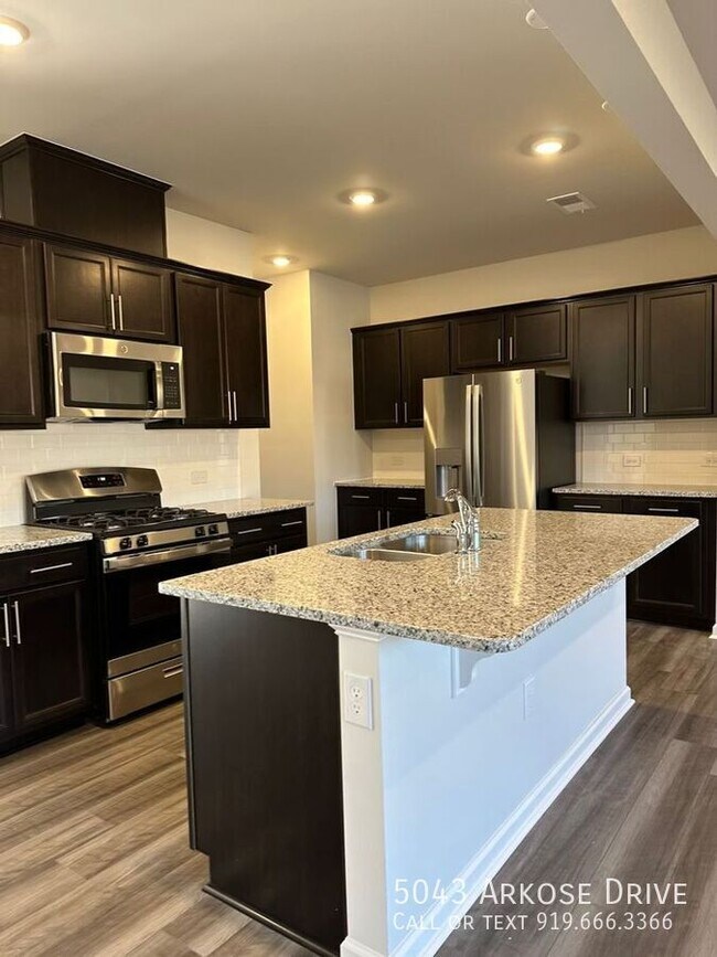 Building Photo - 5043 Arkose Dr