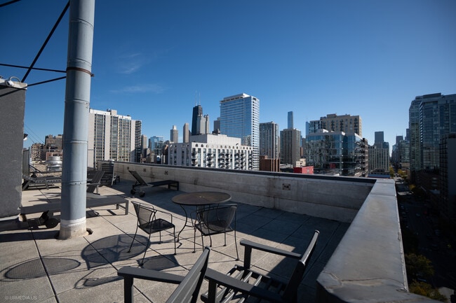 Building Photo - 1309 N Wells St