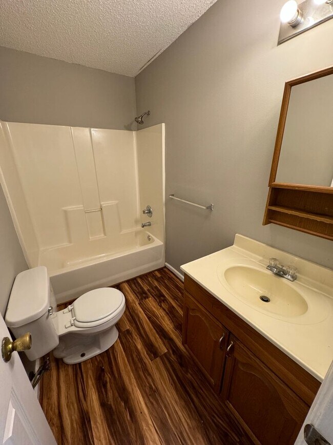 Building Photo - 10A Woodcreek Way SW