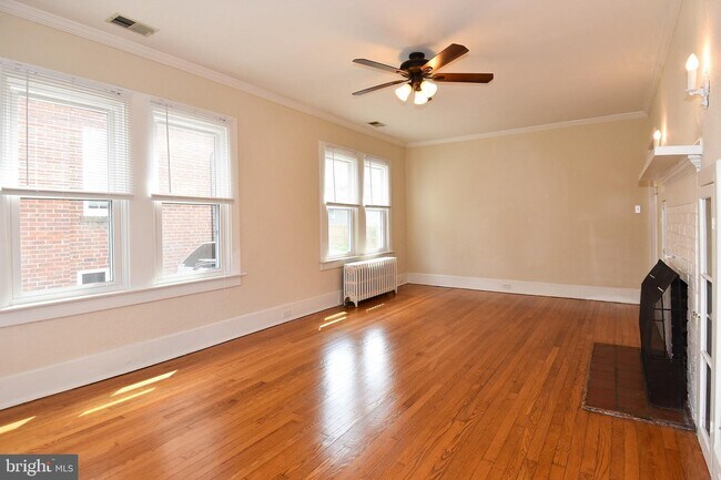 Building Photo - 930 N Danville St