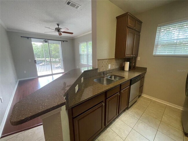 Building Photo - 18001 Richmond Pl Dr