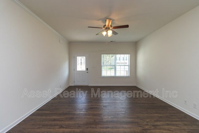 Building Photo - 4831 Birchcrest Ln