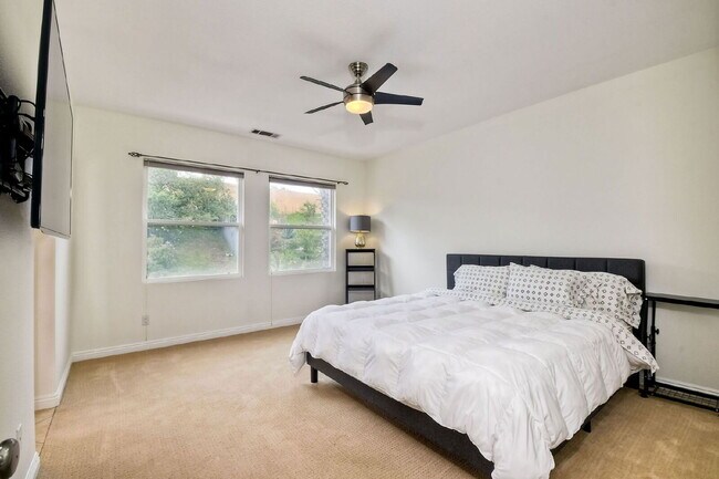 Building Photo - "Spacious 4-Bedroom Retreat in Rancho Carr...
