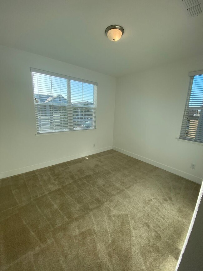 Building Photo - Single Story Home in Whitney Ranch with Ow...