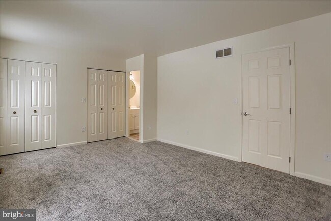 Building Photo - 1204 Cambridge Ct