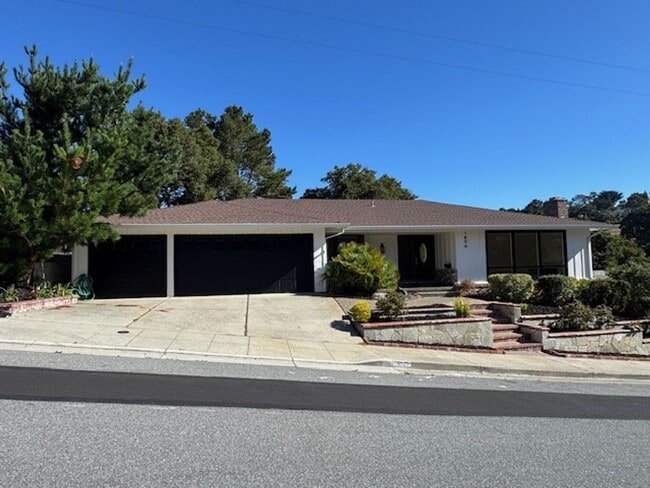 Primary Photo - Beautiful home in Laurel Wood