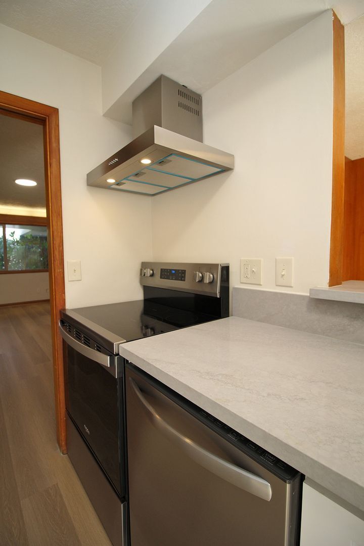 Building Photo - 3200-3236 SW Marigold St