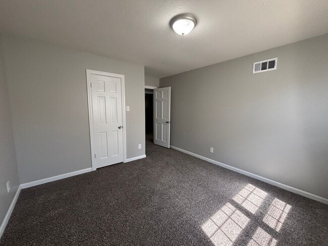 Building Photo - 8280 Chippingham Dr