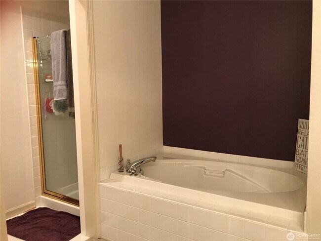 Building Photo - 2bd/2ba Kirkland Condo