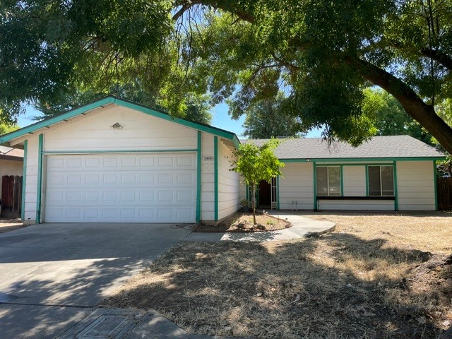 Building Photo - 3816 N Forestiere Ave