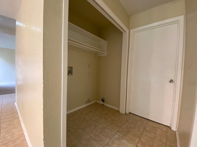 Building Photo - 10531 Golden Meadow Dr