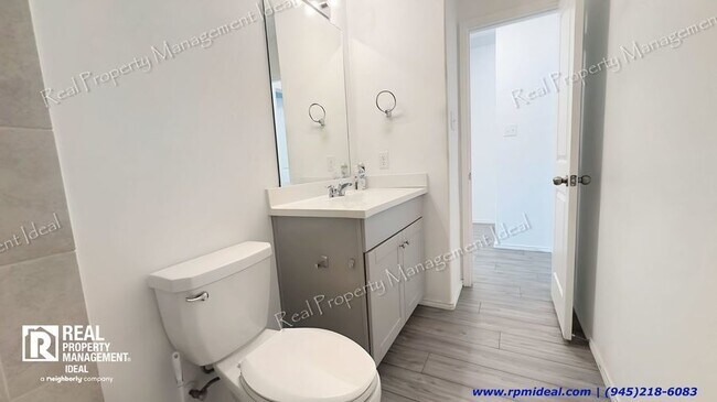Building Photo - $2,300 - 4bed/ 2Bath - Stunning house in F...