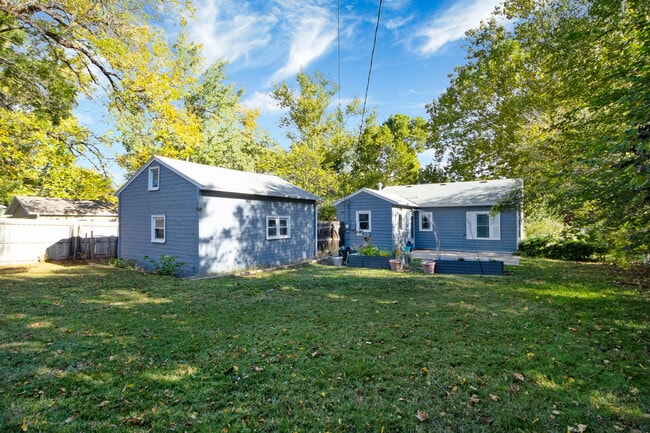 Building Photo - 1955 Lincoln Dr