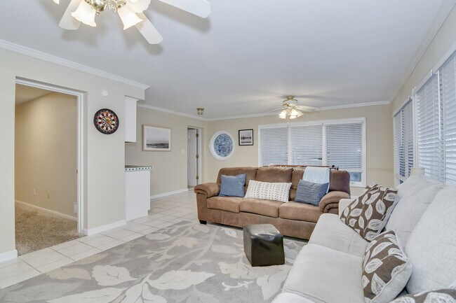 Building Photo - 2415 Apricot Ln