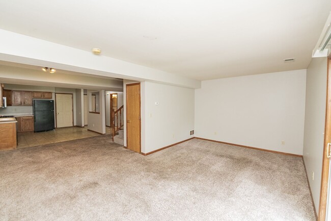 Building Photo - 3 bedroom / 2.5 bathroom Townhome for Rent...