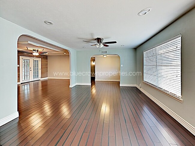Building Photo - 8476 Sweetwood Dr