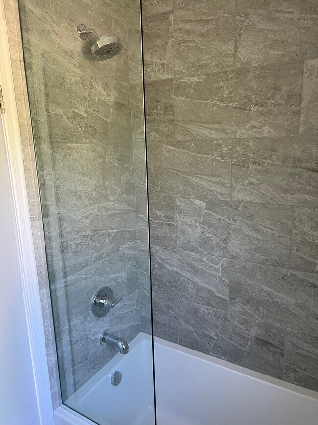 Shower - 555 Winnetka Ave