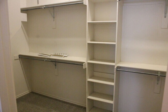 Building Photo - 3623 Rodale Way