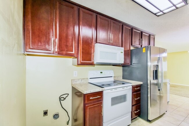 Building Photo - Cozy 2 Bed, 1 Bath Pet-Friendly Home with ...
