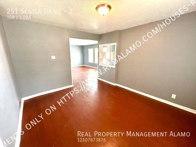 Building Photo - **APPLICATION RECEIED** *MOVE IN SPECIAL!*...