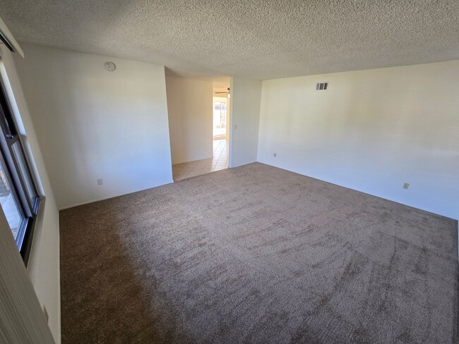 Building Photo - Spacious 4 Bedroom Home with 2-Car Garage & Large Living Areas