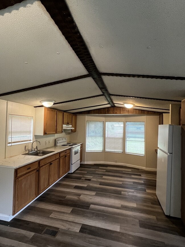 Building Photo - 1031 Aaron Ln