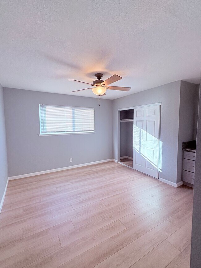 Building Photo - 2874-4219/4221 Casa Blanca