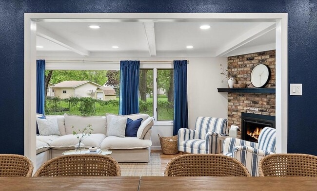 Building Photo - 1424 Vista Ln SW