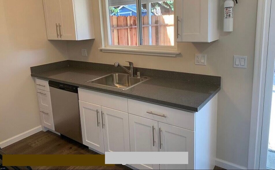 Building Photo - 822 Lincoln Ave