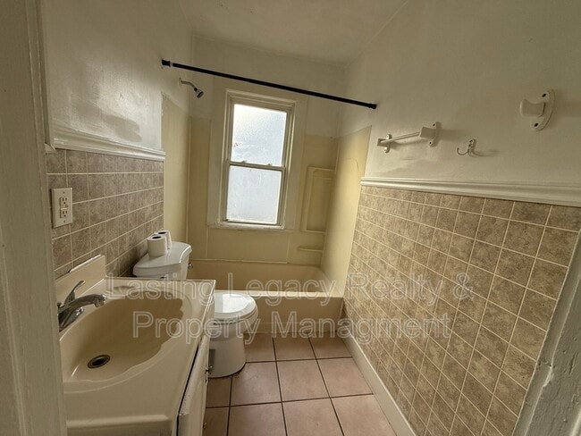 Building Photo - 704 W. 26th Street