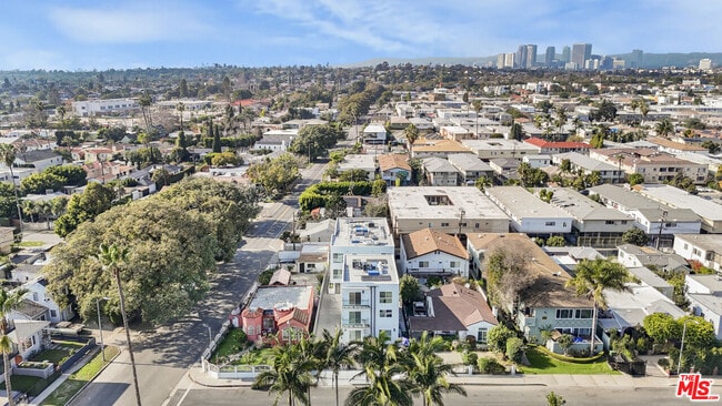 Building Photo - 2057 1/2 S Garth Ave