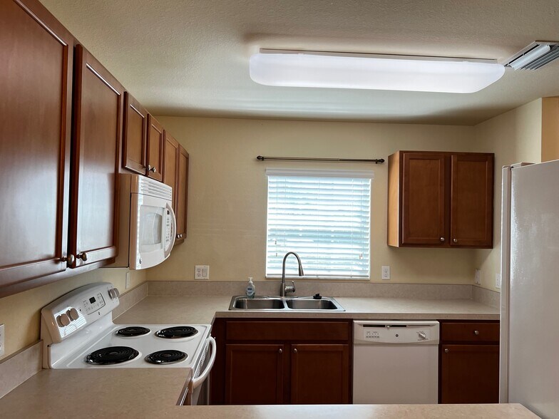 Building Photo - 9093 Gervais Cir