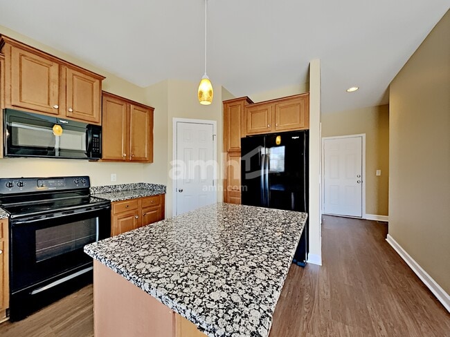 Building Photo - 220 Solitude Cir