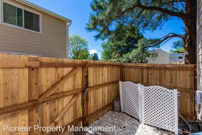 Building Photo - 2 br, 2.5 bath House - 8901 Field St. #76