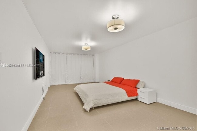 Building Photo - 18041 Biscayne Blvd