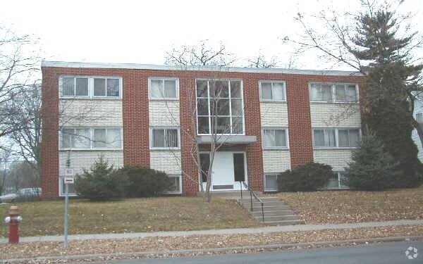 Building Photo - 3350 42nd Ave S