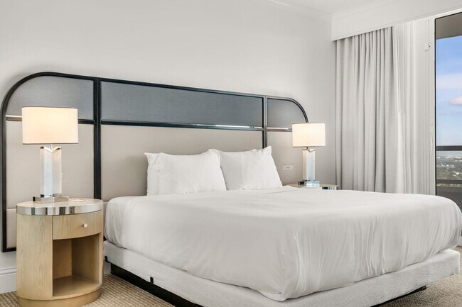 Building Photo - 4401 Collins Ave