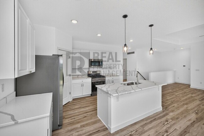 Building Photo - 8914 Hickory Dr