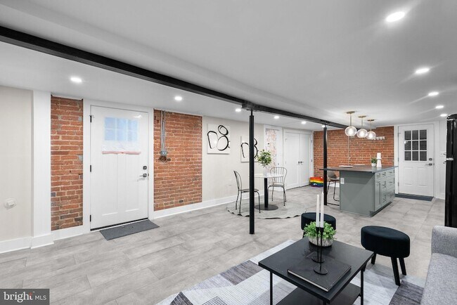 Building Photo - 1616 Kilbourne Pl NW