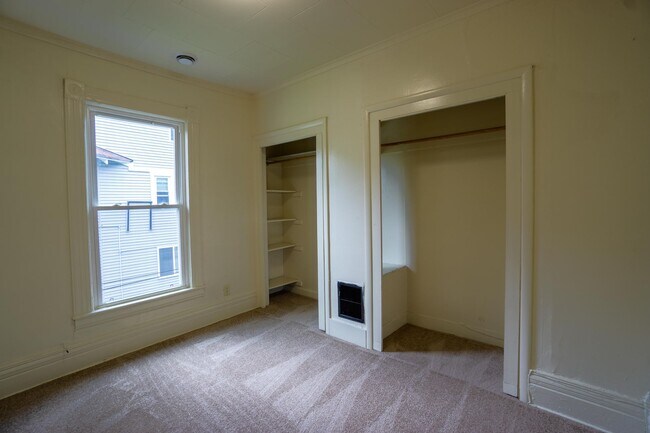 Building Photo - 107 Trinity Pl