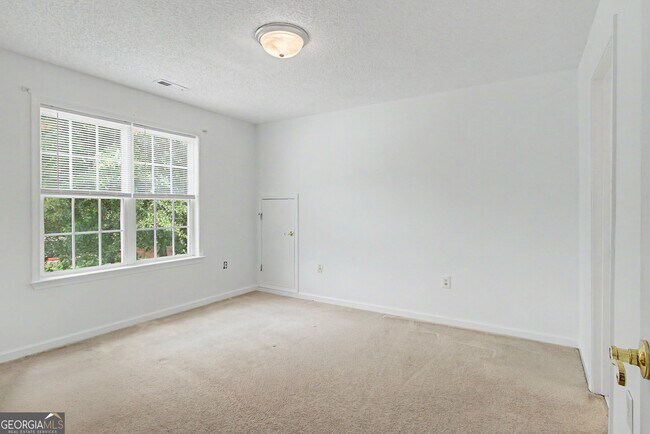 Building Photo - 255 Squire Ln