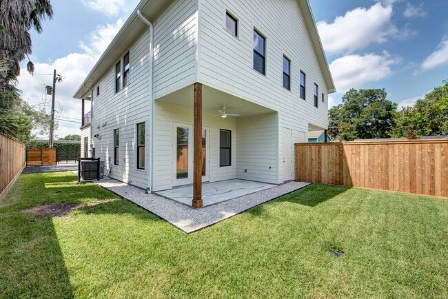 Building Photo - 1733 Airline Dr
