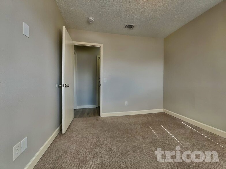 Building Photo - 2622 Townhall Ln