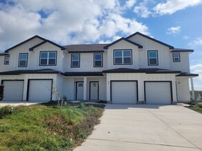 Building Photo - Beautiful 2-Story Home in Hunters Ranch – 3 Bed, 2.5 Bath